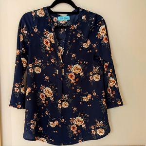 Filly Flair Navy Floral Lightweight Boho Top Size Small Super Cute 🥰